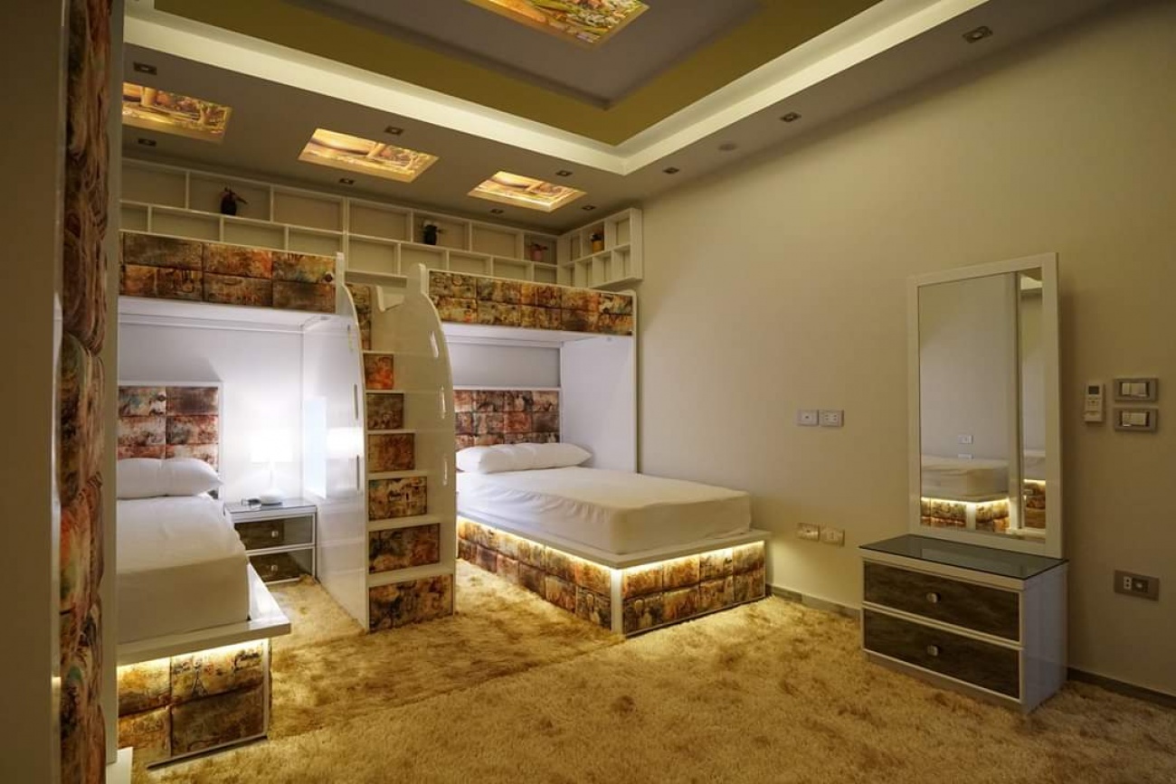 Bed room