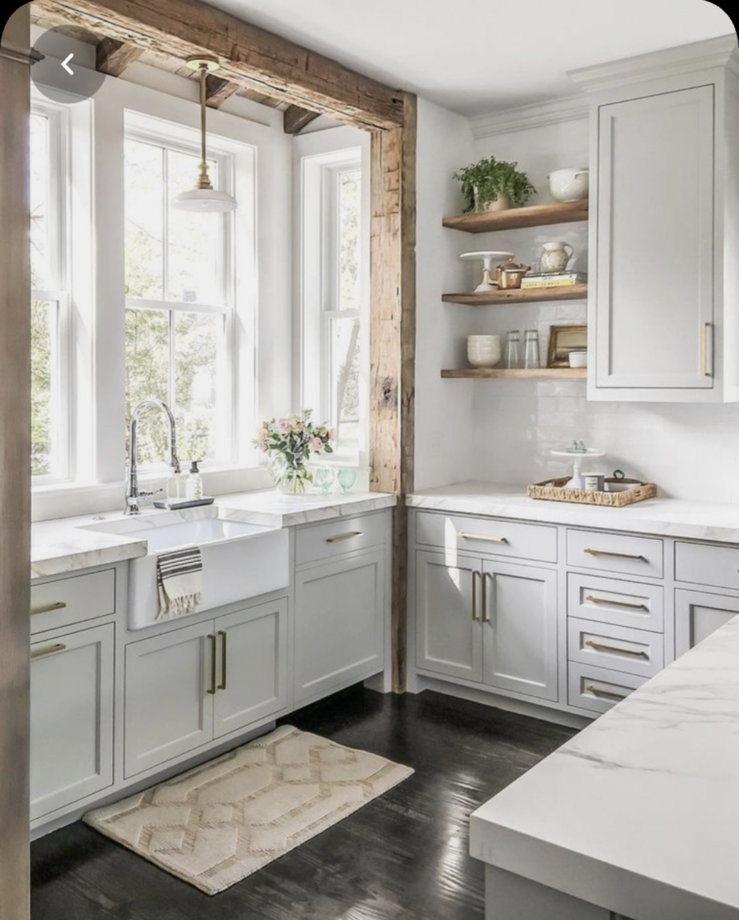 Cabinet color with natural elements