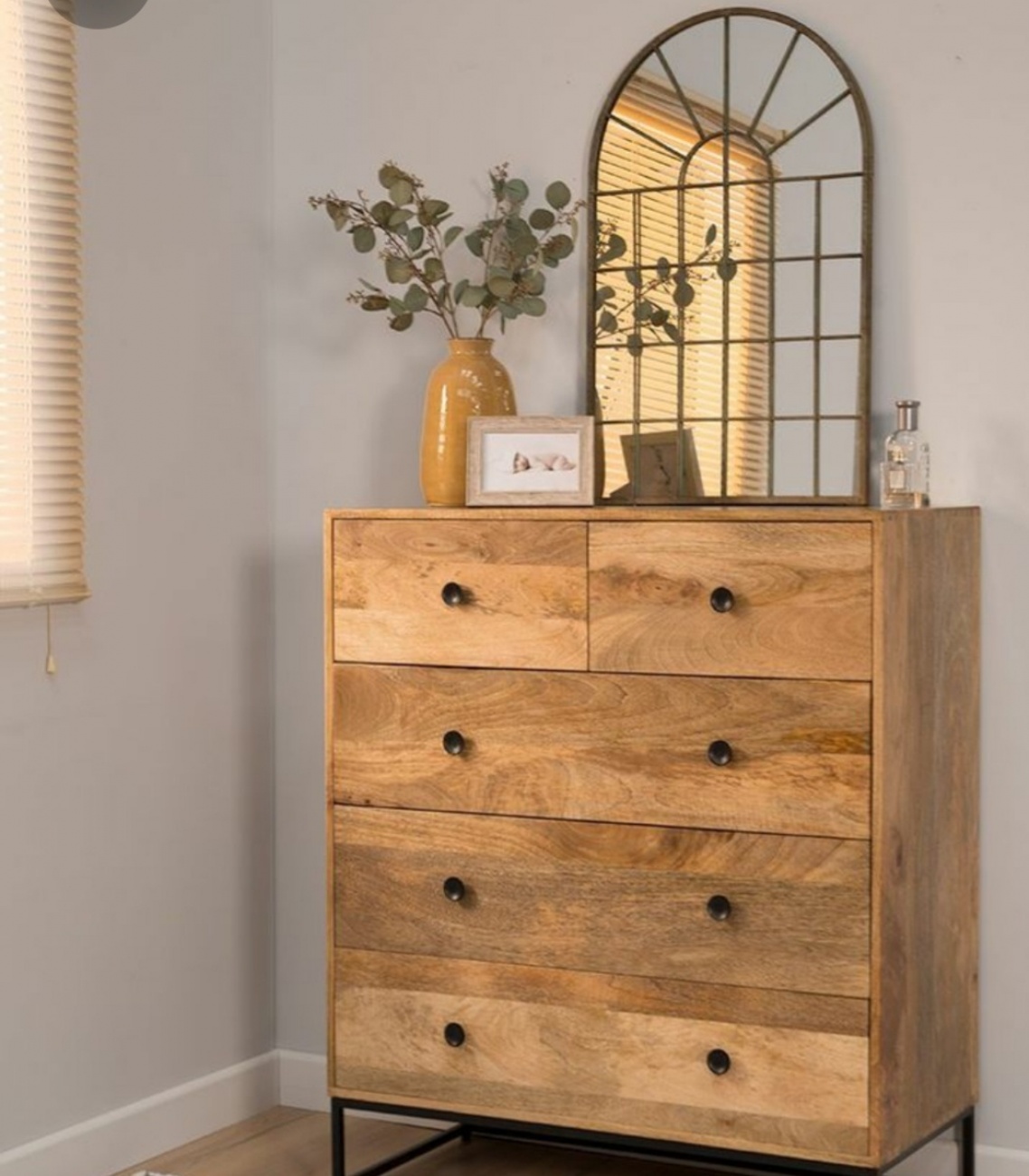 Chest of drawers