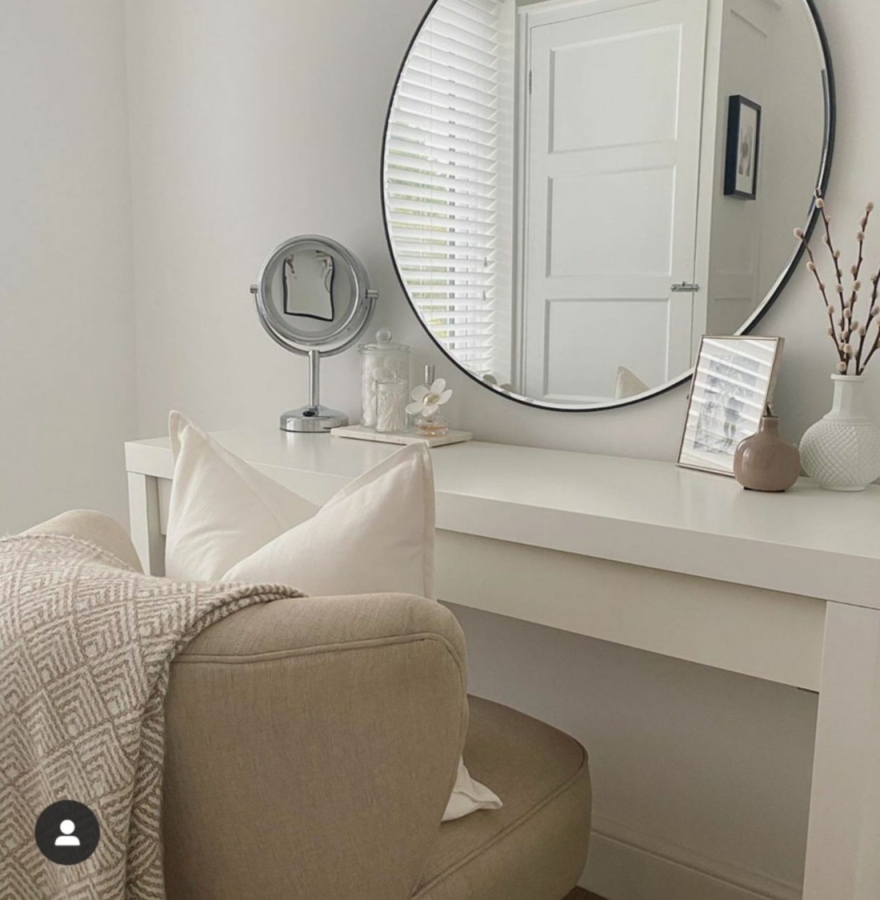 Dressing table 