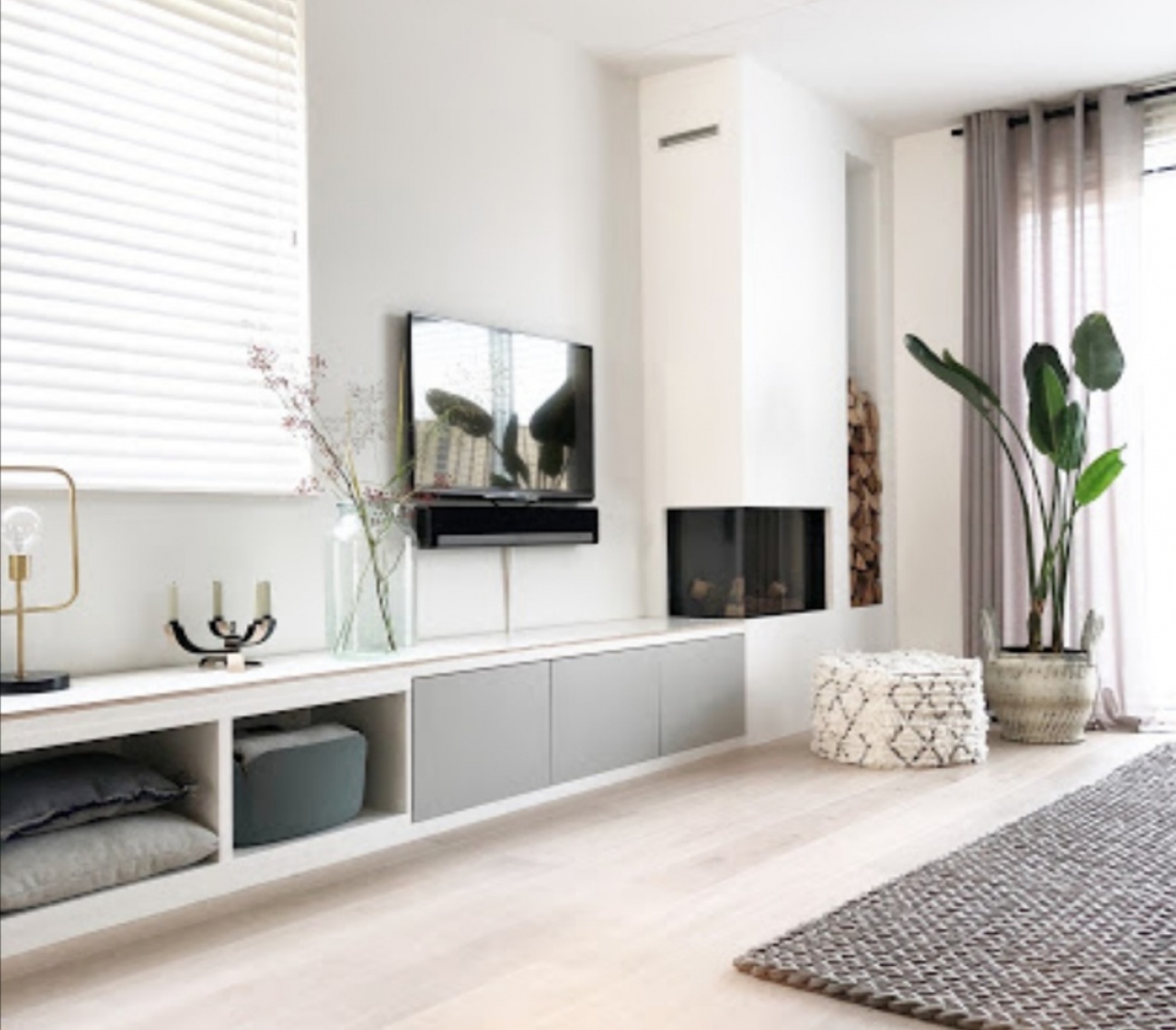 Lange TV meubel /open haard 