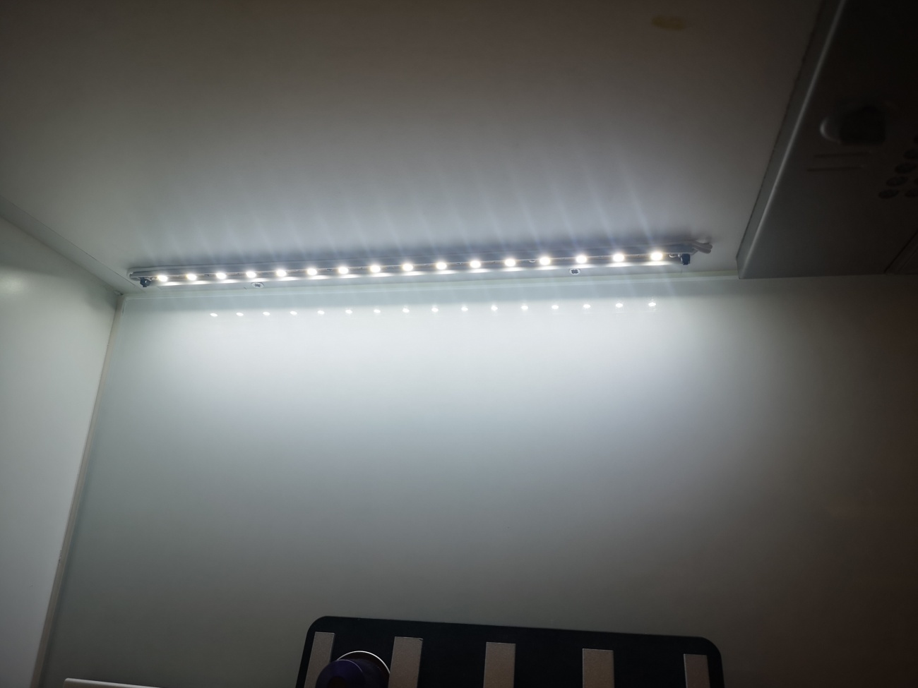 Lighting under kitchen cupboards /cou...