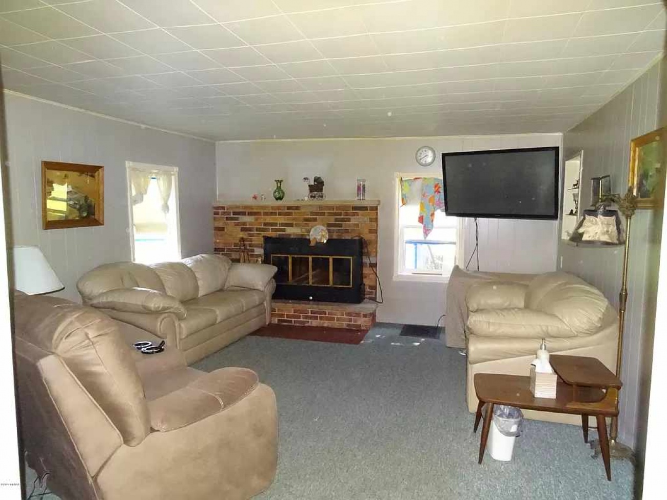Listing Farmhouse Livingroom