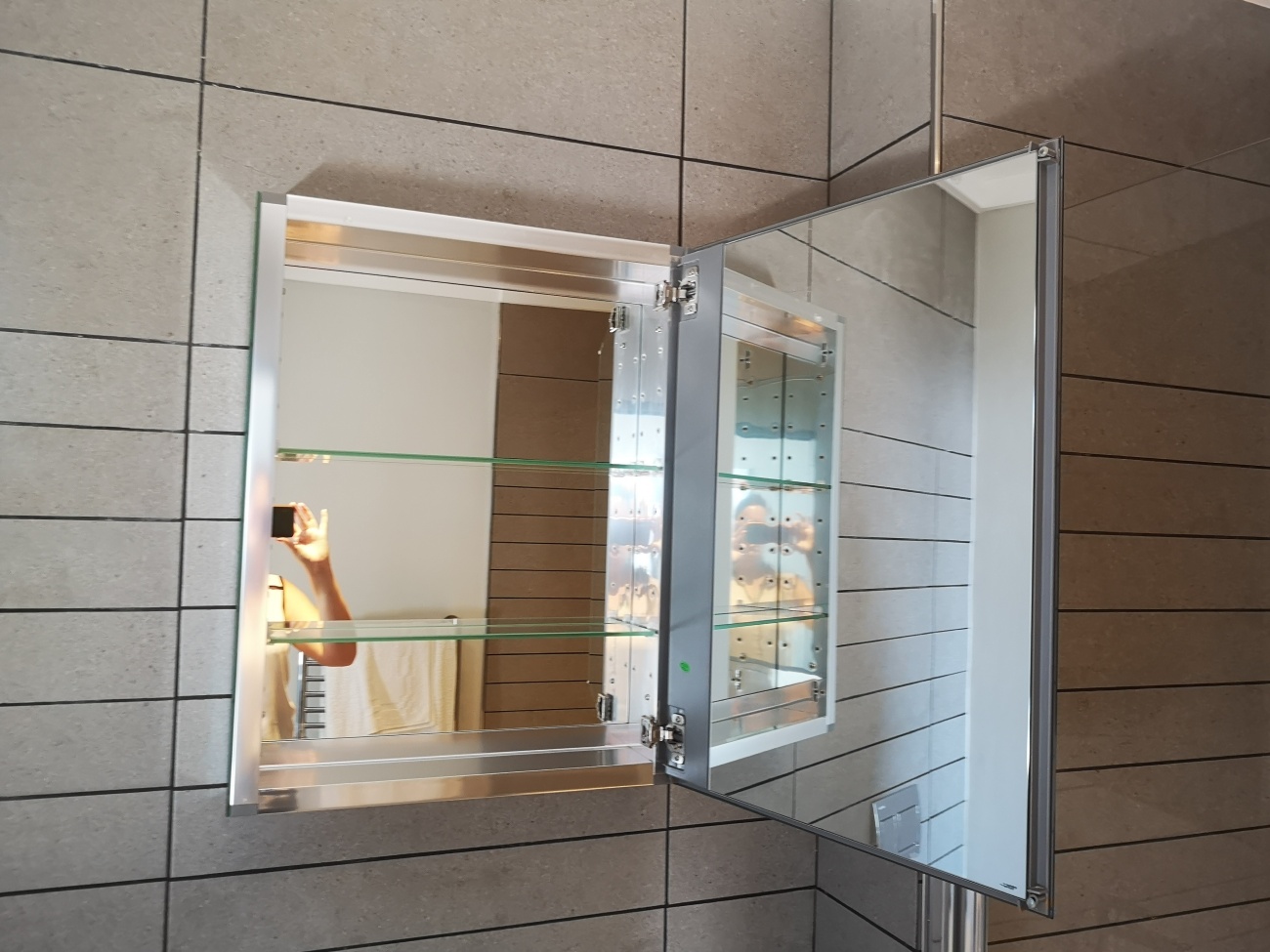 Mirror cupboard 