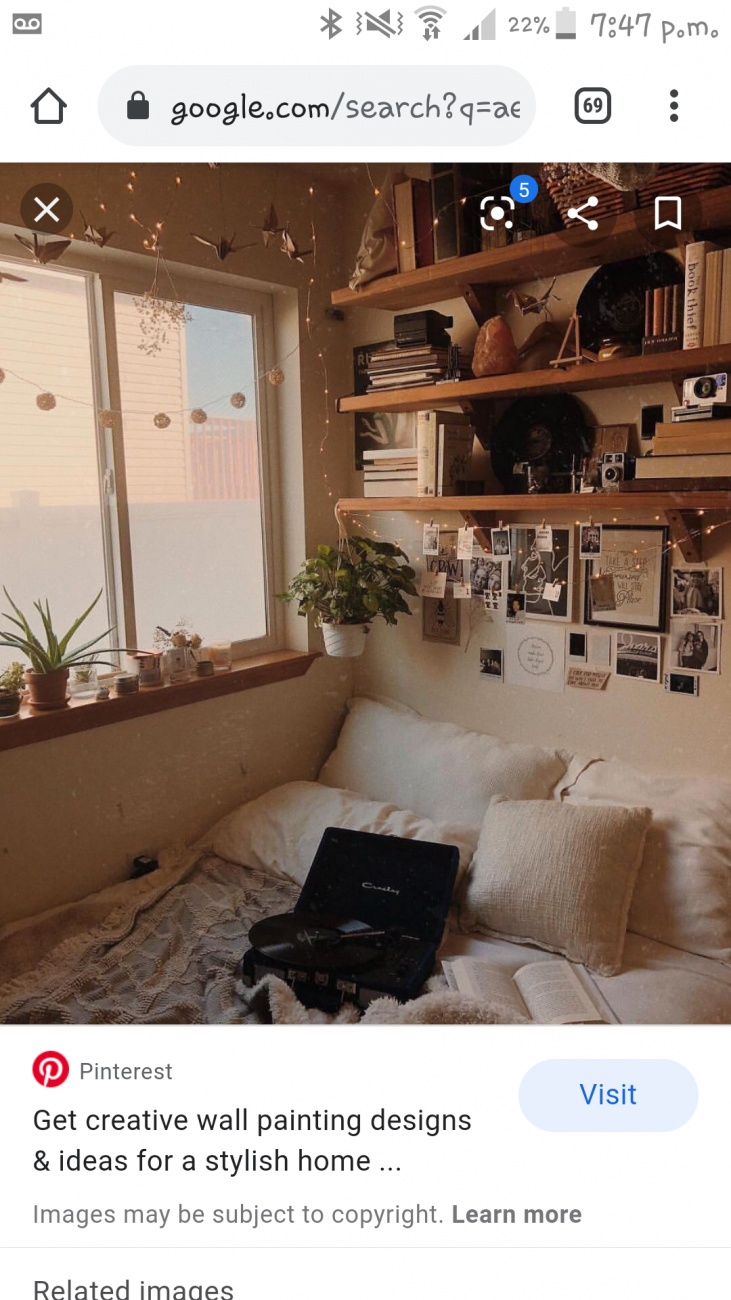 Nice room, very pretty and aesthetic.