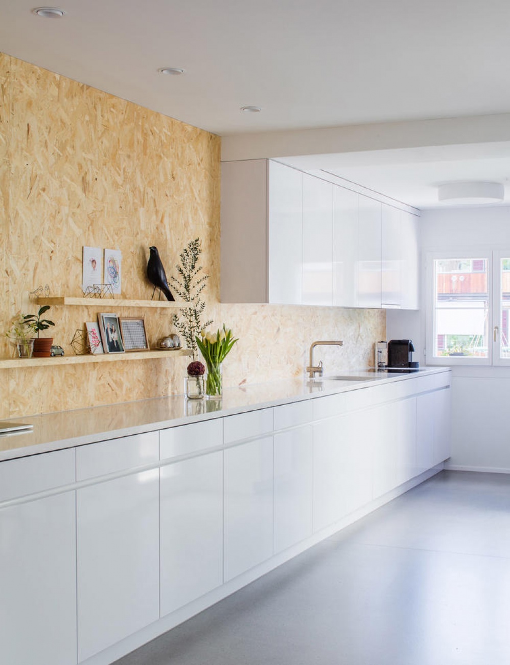 OSB met witte keuken