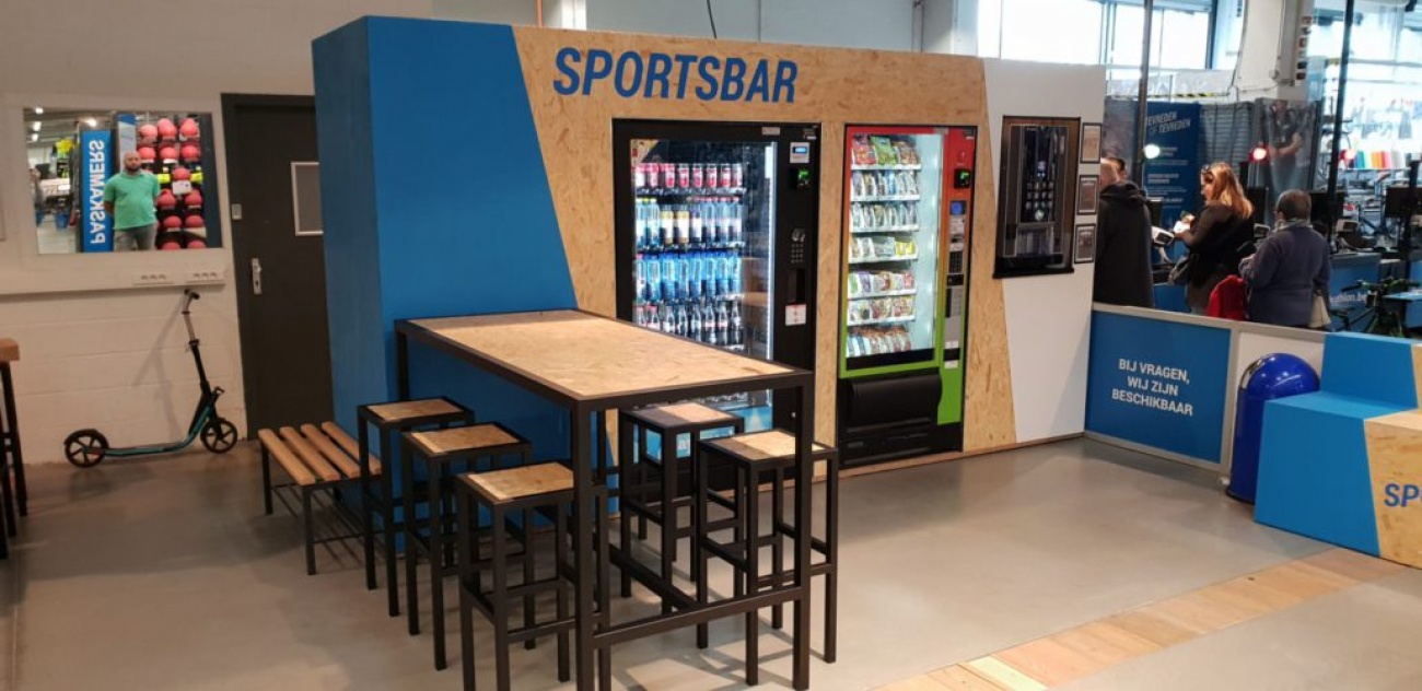OSB tafel met barkrukken