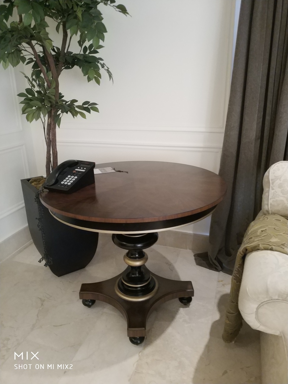 Round table 