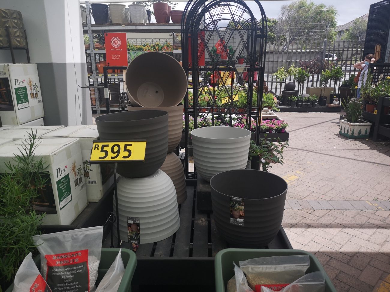 Tall pots x3