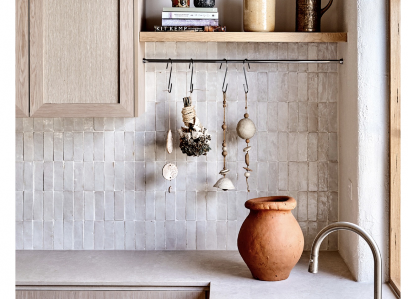 Textured verical tile backsplash 